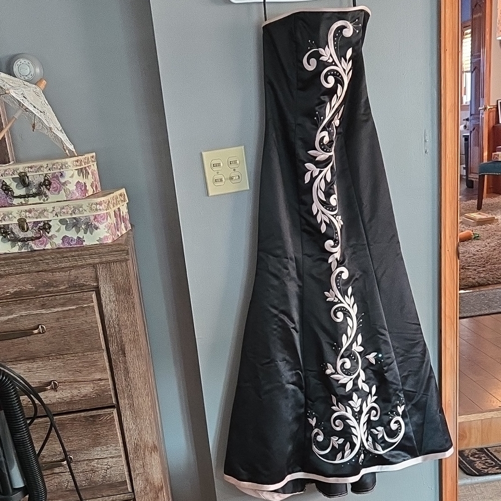 Jessica McClintock Black and White Strapless Prom Dress